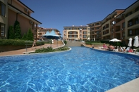 Swimming Pool Apartcomplex Panorama Dreams
