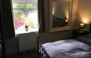 Kamar Tidur 4 Beautiful 2-bed Cottage in Hurst Green