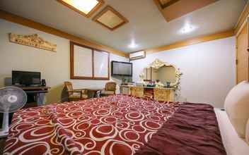 Bilik Tidur 4 Chungju Hotel Fall