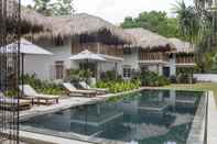 Swimming Pool Halcyon Mawella