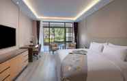 Bedroom 3 Howard Johnson by Wyndham LakeView Hotel Kunming