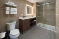 Toilet Kamar MainStay Suites