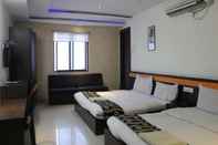 Kamar Tidur Goroomgo Diamond Meerut