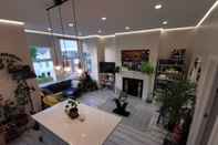 Lobby Entire 1-bed Apartment in London Haringey ,