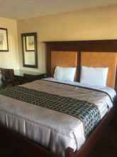 Bedroom 4 Great Western Inn & Suites