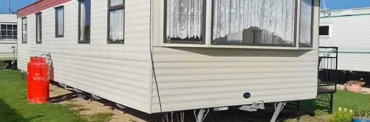 Exterior Kings Caravan