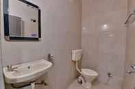 In-room Bathroom Goroomgo The eden - Travellers  Indore