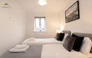 Bedroom 5 Spacious 3 Bed House with Parking & WiFi