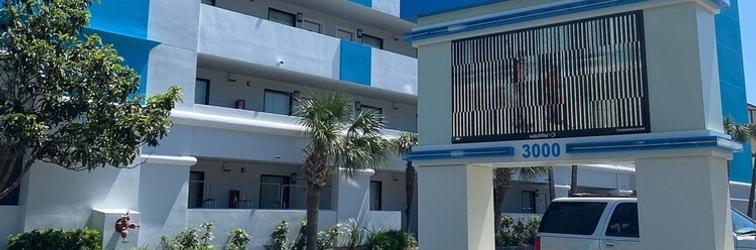 Exterior Beach-front Condos Located in the Caribbean Resort with Pool and Lazy River