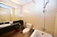 In-room Bathroom KEN - Spectacular Furnished Studio