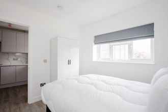 Phòng ngủ 4 Designer 2 Bedroom Apartment in West London