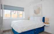 Kamar Tidur 3 Bright 1 Bedroom Apartment in West London