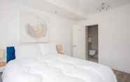 Kamar Tidur 2 Bright 1 Bedroom Apartment in West London