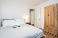 Bedroom Charming 1-bed Basement Apartment in Lewisham