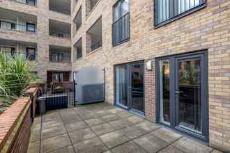 Exterior 4 Beautiful 3-bed Apartment in Romford Image Court
