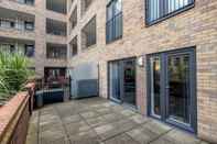 Exterior Beautiful 3-bed Apartment in Romford Image Court