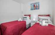 Kamar Tidur 7 Beautiful 3-bed Apartment in Romford Image Court