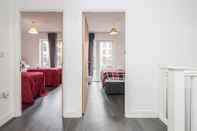 Kamar Tidur Beautiful 3-bed Apartment in Romford Image Court