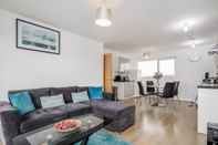 Common Space Impeccable 2-bed Apartment in Romford Image Court