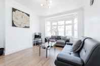 Common Space Charming 3-bed Apartment in Romford