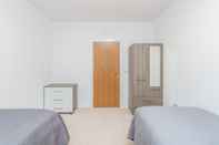 Bedroom Lovely 2-bed Apartment in Dartford