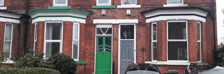 Exterior Grand 3-bed Quasi Semi House in Manchester