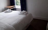 Kamar Tidur 7 Grand 3-bed Quasi Semi House in Manchester