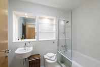 Toilet Kamar Charming 1-bed Apartment in Great Suffolk Street