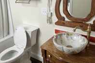 Toilet Kamar Holland Farmhouse Inn B & B