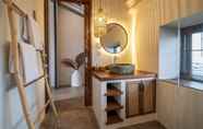 In-room Bathroom 4 Stunning Architecture 5BR Bamboo With Tropical Pool Villa in Umalas