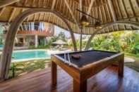 Entertainment Facility Stunning Architecture 5BR Bamboo With Tropical Pool Villa in Umalas