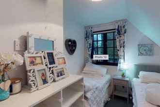 Bedroom 4 Tudor Cottage, Hayle - a Family & Pooch Favourite