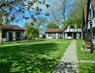 Bangunan 2 Tudor Cottage, Hayle - a Family & Pooch Favourite