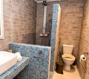 In-room Bathroom 7 Gavrion s Nest - Perfect for Families - Couples