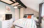 Bedroom 4 Excellent 3 bed House - Close To Airport