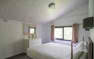 Kamar Tidur 6 Whitecliff Bay Holiday Park