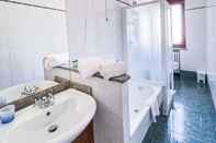 In-room Bathroom Myhouse Inn Togliatti