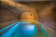 Fasilitas Hiburan Two Bedroom Villa With Private Indoor Cave Pool