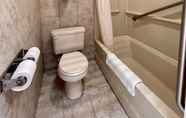 Toilet Kamar 7 Red River Inn