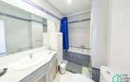 Toilet Kamar 6 The Perfect View 2bds apt in Heart of Marsa Plage