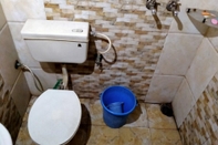 Toilet Kamar Goroomgo Sidhu Guest House Amritsar