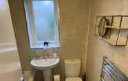 In-room Bathroom 3 Sarabell House - 2 Bedrooms, Choppington