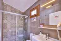 In-room Bathroom Almond Bungalow Hotel