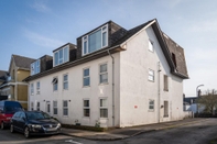 Exterior Lawsons Place - Family-friendly Apartment With Parking on Babbacombe Downs