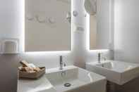 In-room Bathroom Nikis Collection Navona