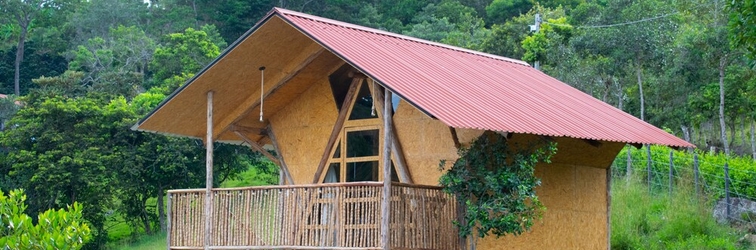 Bangunan Lodge Laguna Guaitipán Ancestral