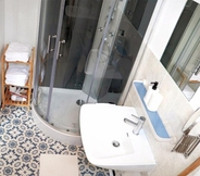 In-room Bathroom 3 Nuit et Spa en Brenne