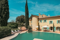 Swimming Pool Château les Crostes