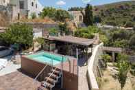 Swimming Pool Villa Astarte