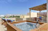 Phương tiện giải trí 2 Gozo PH w Private Rooftop Jacuzzi Terrace Views